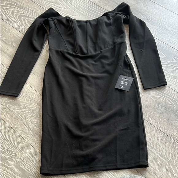 Elegant Black Off-Shoulder Dress - Picture 1 of 7